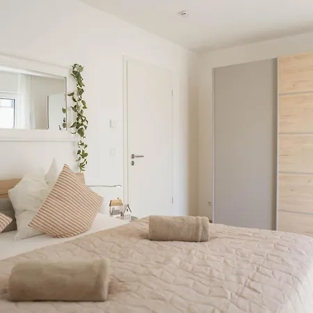 Apartamento Bernstein Pouch